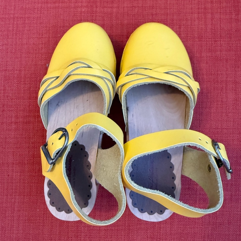 Hanna Andersson Yellow Patent Leather Kids Sandals NEW